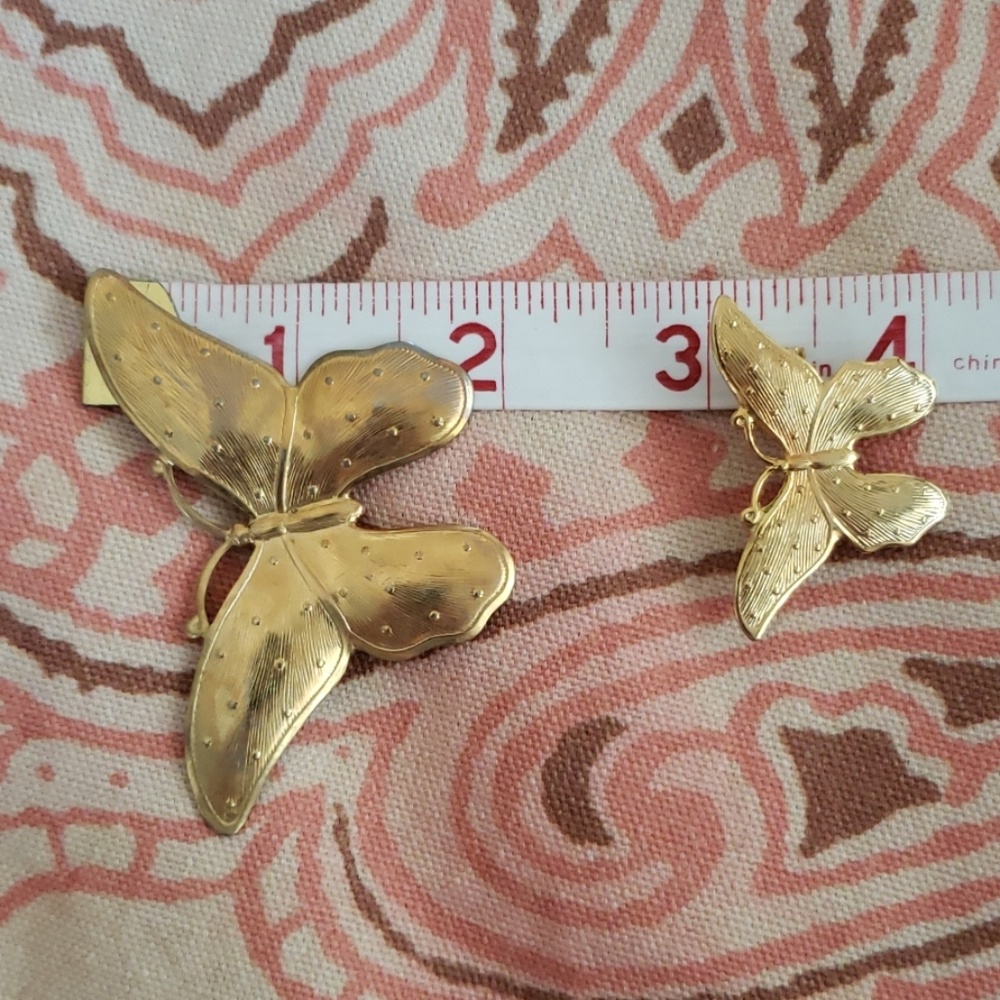 Vintage Gold Butterfly Brooch/ Pendant/ Dots - Picture 6 of 8